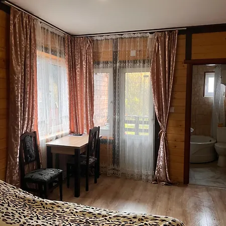 Sonata чан біля річки Gasthof Skole